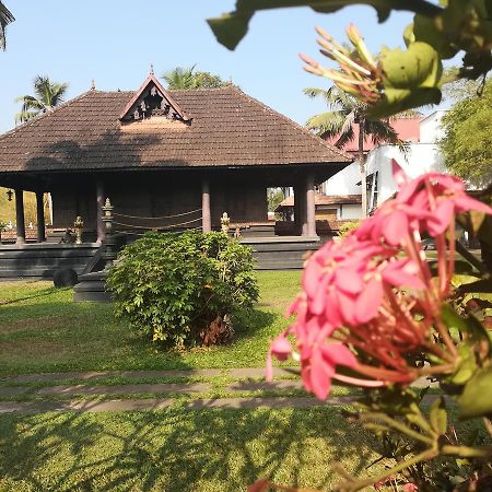 Treebo Premium Travancore Palace Cherthala Alappuzha Esterno foto