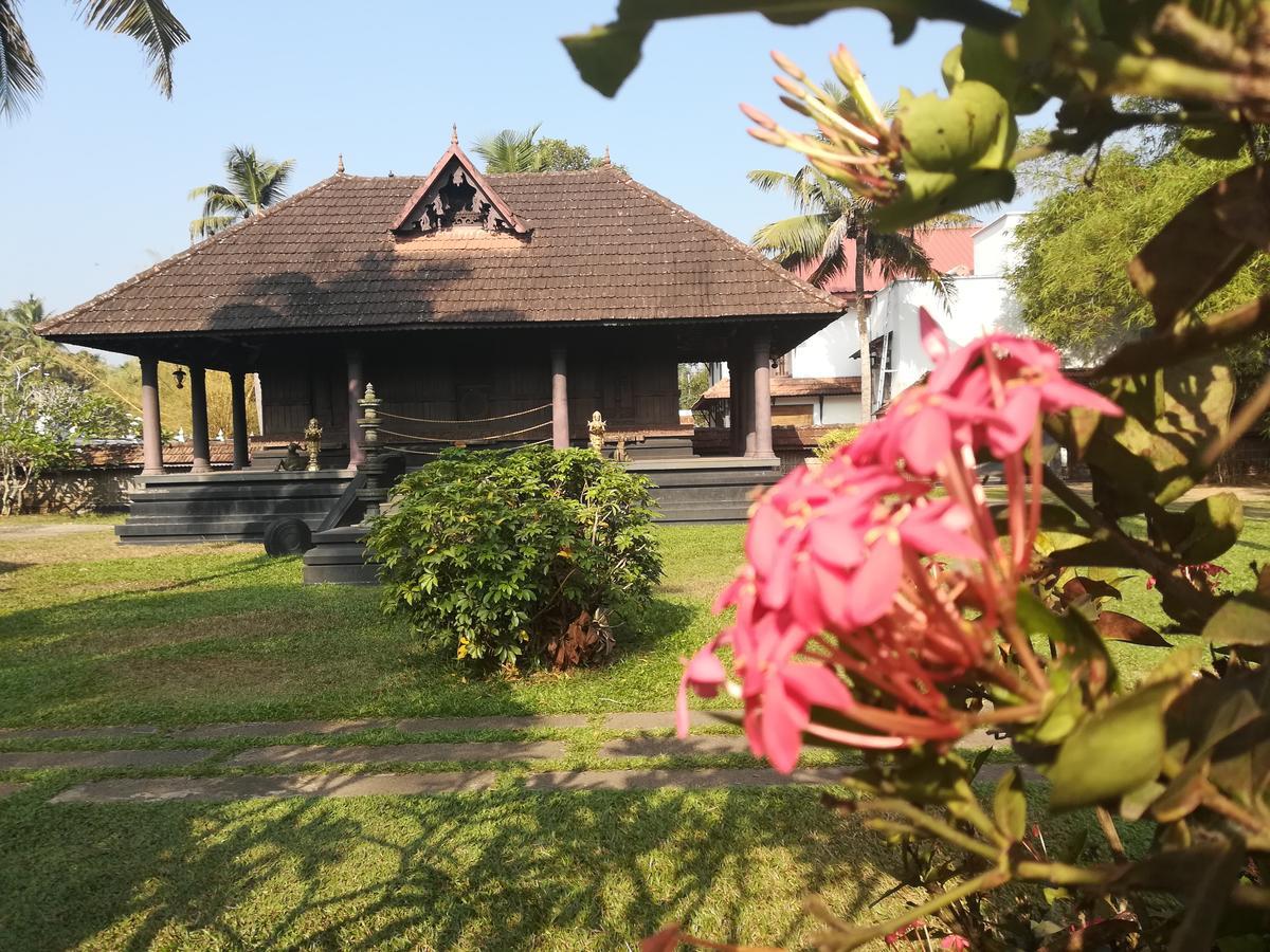 Treebo Premium Travancore Palace Cherthala Alappuzha Esterno foto